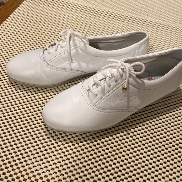 Easy Spirit women’s white leather Motion Lace Up oxford. Size 5.5. - Picture 2 of 9